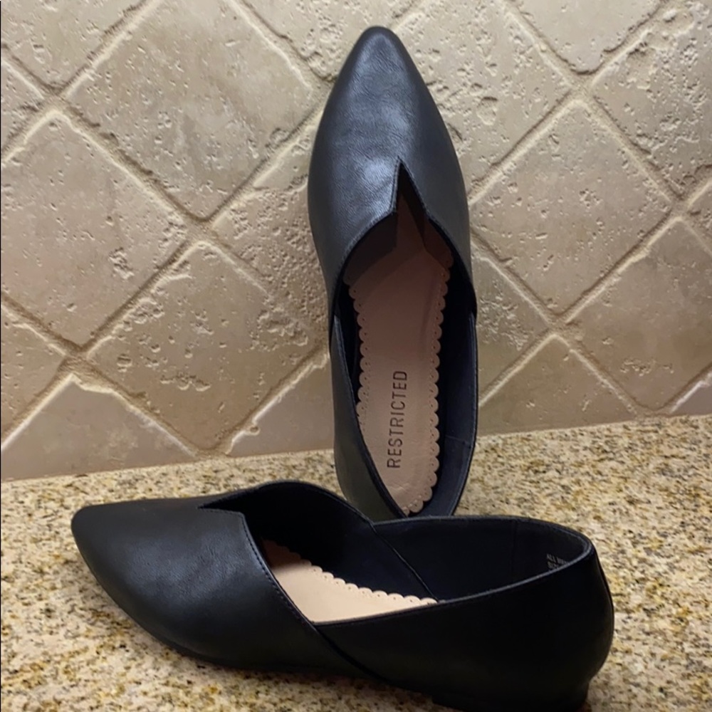 Size 8 Restricted brand black flats. Brand new!